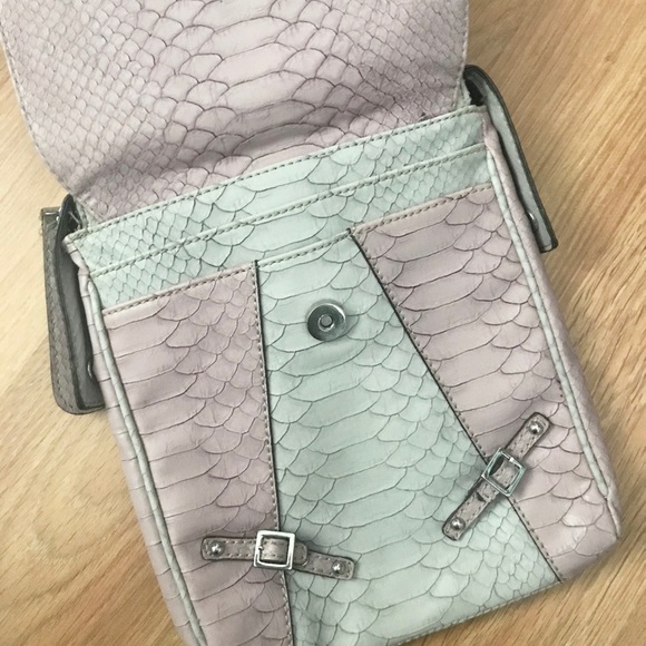 Guess Purse - Picture 3 of 4